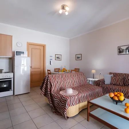 Votistis A1 アパート